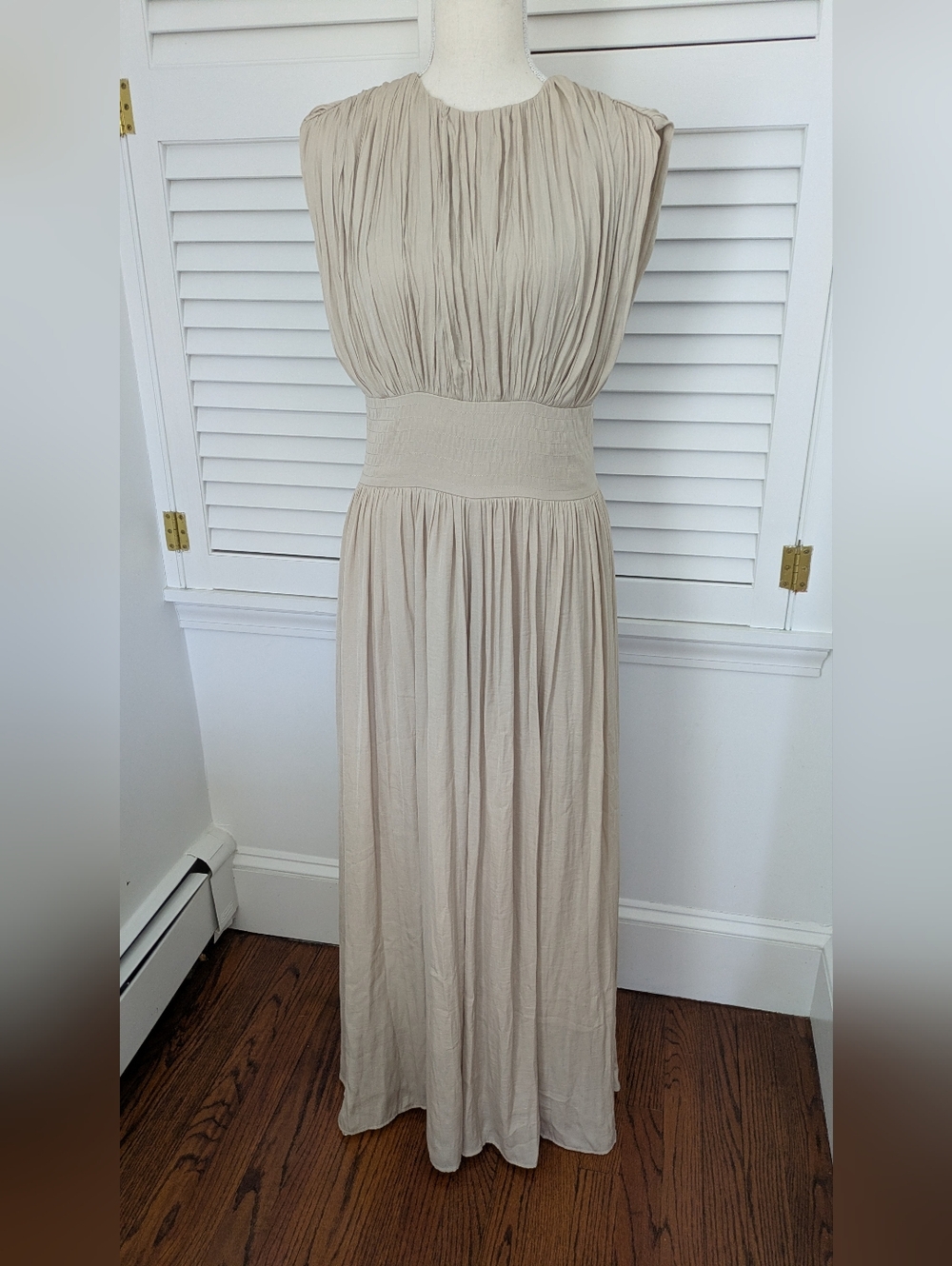 NWT, Banana Republic Sleeveless OYSTER PEARL Crystal Pleated Maxi Dress Sz 4